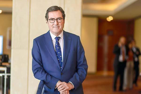 Empresarios españoles y la permisología en Chile: "Es muy bueno que la solicitud de permisos sea ordenada, pero no puede ser una década"