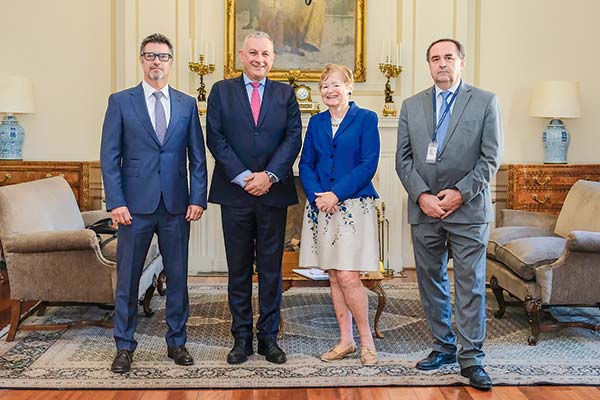 <p>Los consejeros del Banco Central, Claudio Soto y Stephany Griffith-Jones, junto al ministro de Industria y Comercio de la República Checa, Jozef Síkela, y el embajador Pavel Bechny.</p>