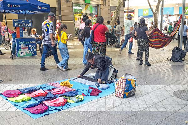 Autoridades y sector privado entregan propuestas para enfrentar el comercio ambulante