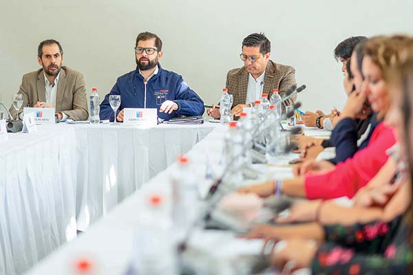 Presidente Boric afirma que “aprieta tuercas” para lograr avances en crecimiento y empleo