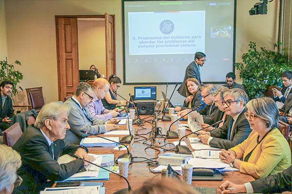 Pensiones: Jara pide a la oposición “mayor velocidad” y Chile Vamos asegura que “apurar la discusión no es conveniente”