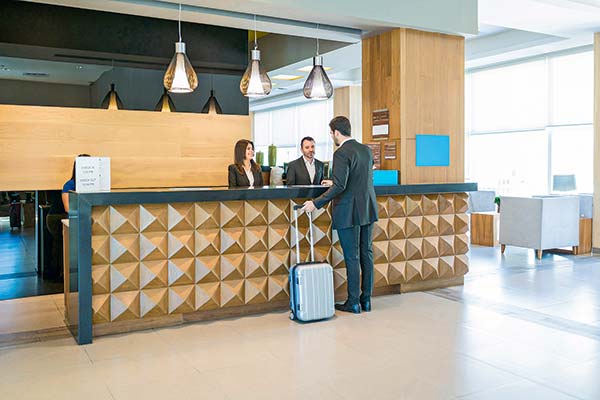 Informe hotelero alerta de caída del 52% de la oferta e inversión a 2027