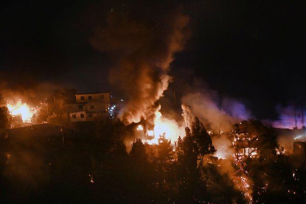 Incendio en Cerro Cordillera en Valparaíso deja dos menores muertos