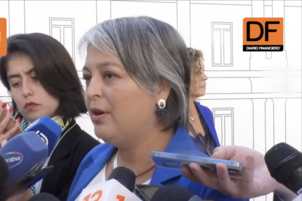 <p>Ahora en DF | Ministra Jara pide a empresarios que suban los sueldos: “El nivel de remuneración tan bajo… Es algo que hay que asumir”</p>