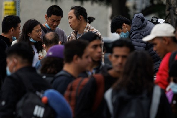 <p>El fuerte aumento de la inmigración lleva a Goldman a subir sus pronósticos del PIB de EEUU</p>