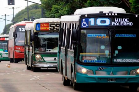 Caputo recalculó el alza de colectivos y gas en Argentina: ¿cuáles son las razones detrás del cambio?
