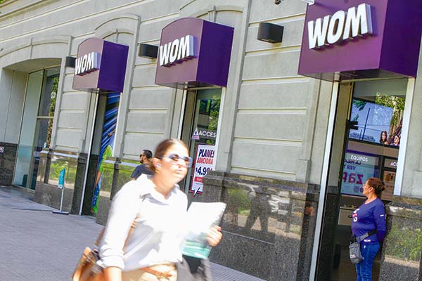 <p>La situación para bonistas de WOM se complica cada día más y operadora posterga entrega de resultados al cuatro trimestre</p>