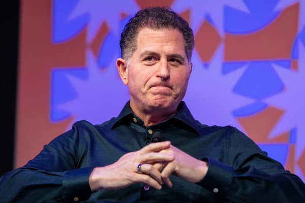 <p>Michael Dell vende US$ 465 millones en acciones de su compañía luego de que alcanzaran un nuevo máximo histórico</p>