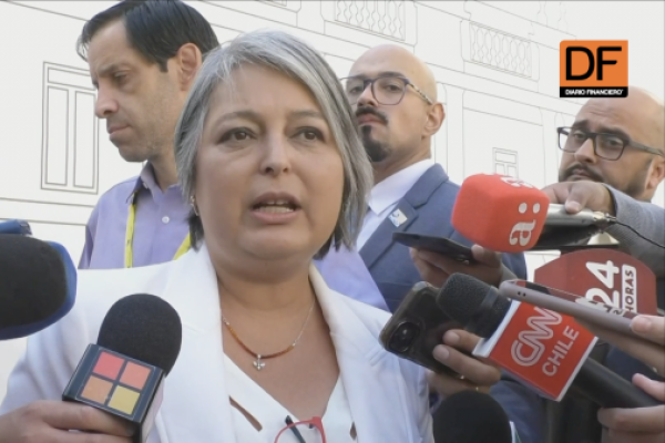 <p>Ahora en DF | Ministra Jara anuncia que pronto ingresará un proyecto de ley para que las PYME se pongan al día con sus deudas previsionales</p>