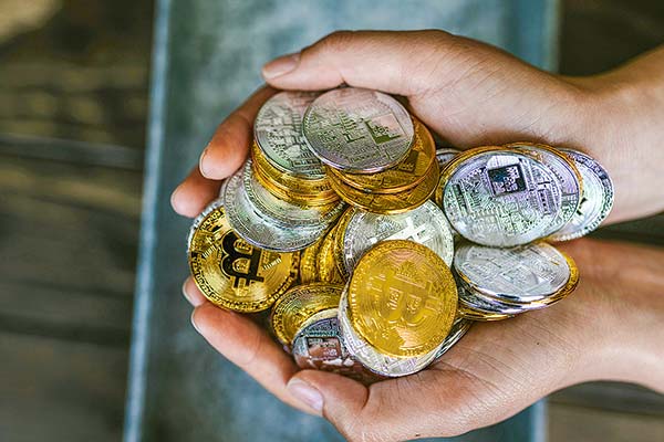 Bancos aumentan su interés en mercado cripto, pero aún no entran en etapa de venta de productos digitales