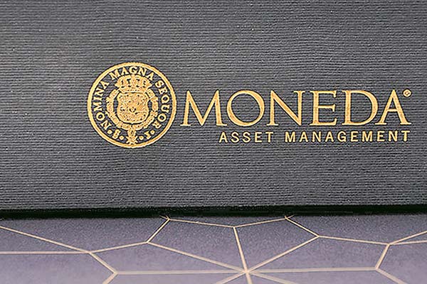 <p>La Polar, Cascadas, AFP y 13% de retorno neto anual: los 30 años del fondo Pionero de Moneda</p>