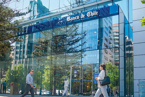 <p>Banco de Chile presenta informes de expertos que descartan existencia de interlocking de Hernán Büchi</p>
