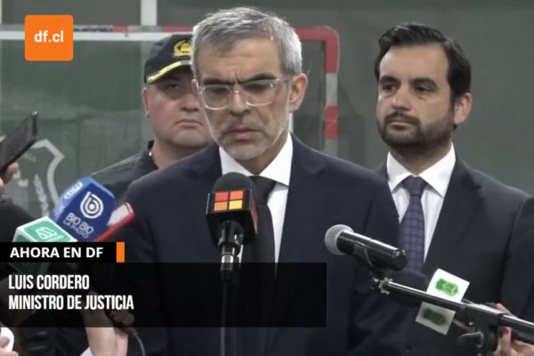 <p>Ahora en DF | Cordero respalda a Vallejo "por presunta red de corrupción": "La ministra manifestó su preocupación frente a los antecedentes que se han revelado"</p>