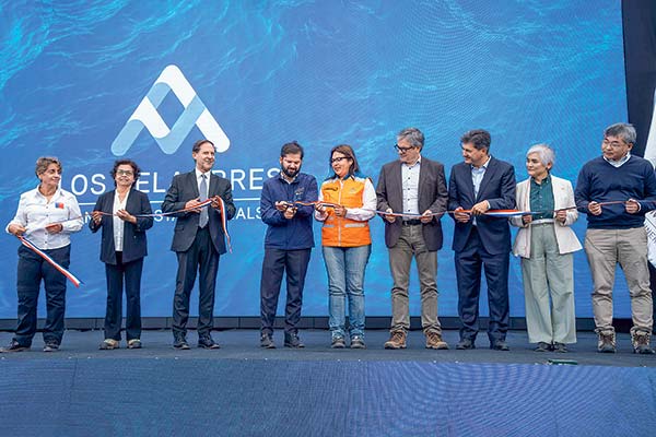 Boric inaugura inversión de US$ 2.200 millones en AMSA y llama a empresarios a abandonar "soberbia paternalista"