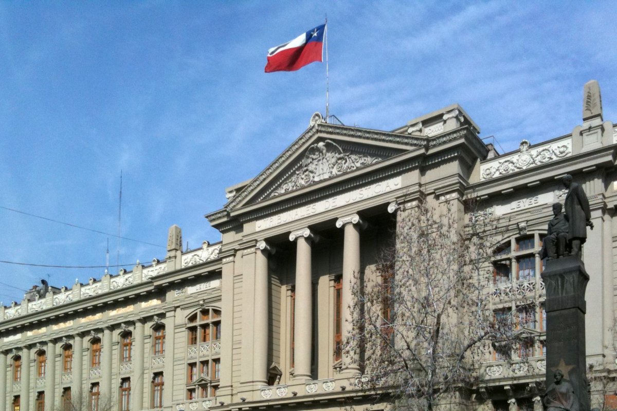 <p>Otra vez: Cortes de Apelaciones acogen a trámite y congelan alza de Isapres</p>