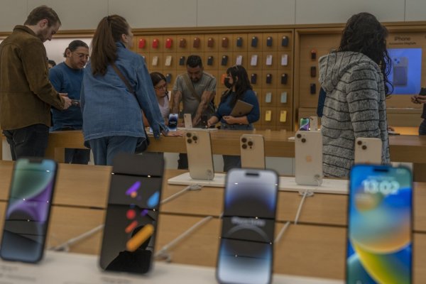 <p>En una demanda histórica, EEUU acusa a Apple de construir un monopolio en el mercado de smartphones</p>