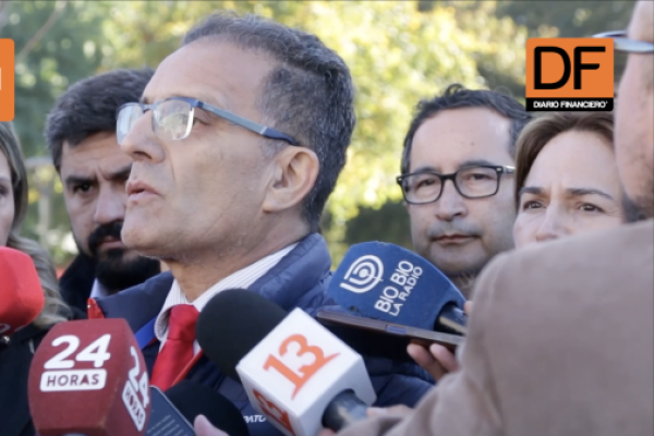 <p>Ahora en DF | Sindicatos de Huachipato a Boric: “Ya estamos cansados de estar preocupados por el empleo… Necesitamos soluciones concretas”</p>