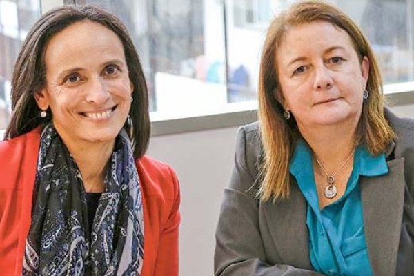 <p>La directora de ChileCompra, Verónica Valle, junto a la subsecretaria de Hacienda, Heidi Berner.</p>