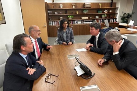 ¿Nuevo respiro para Argentina?: Luis Caputo se reunirá con Rodrigo Valdés del FMI para negociar nuevo acuerdo