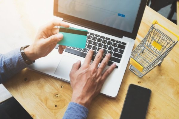 <p>Retail online: compras informales suben 11% en el cuarto trimestre, mientras operaciones regulares caen 8%</p>