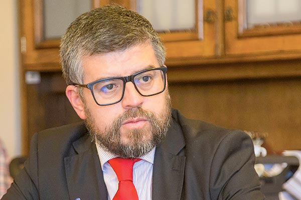 <p>Jaime Araya (indep. PPD): “Tenemos que empujar un gran pacto por la educación en nuestro país”</p>