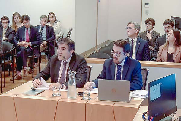 Críticas cruzadas entre la FNE y defensa de Hurtado Vicuña marcan audiencia por caso de interlocking
