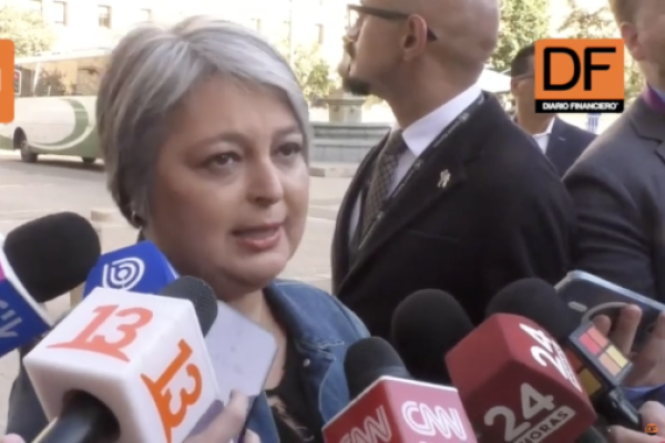 <p>Ahora en DF | Ministra Jara descarta que incremento de sueldo mínimo o disminución de jornada laboral hayan afectado nueva tasa de desempleo</p>
