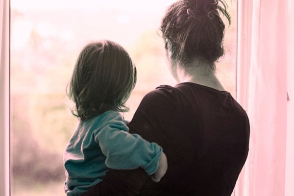 <p>¿Cuánto le resta la maternidad al empleo de las mujeres en Chile?</p>