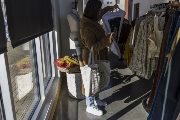 <p>Inflación PCE en EEUU aumenta moderadamente en febrero y crece el gasto de los consumidores</p>