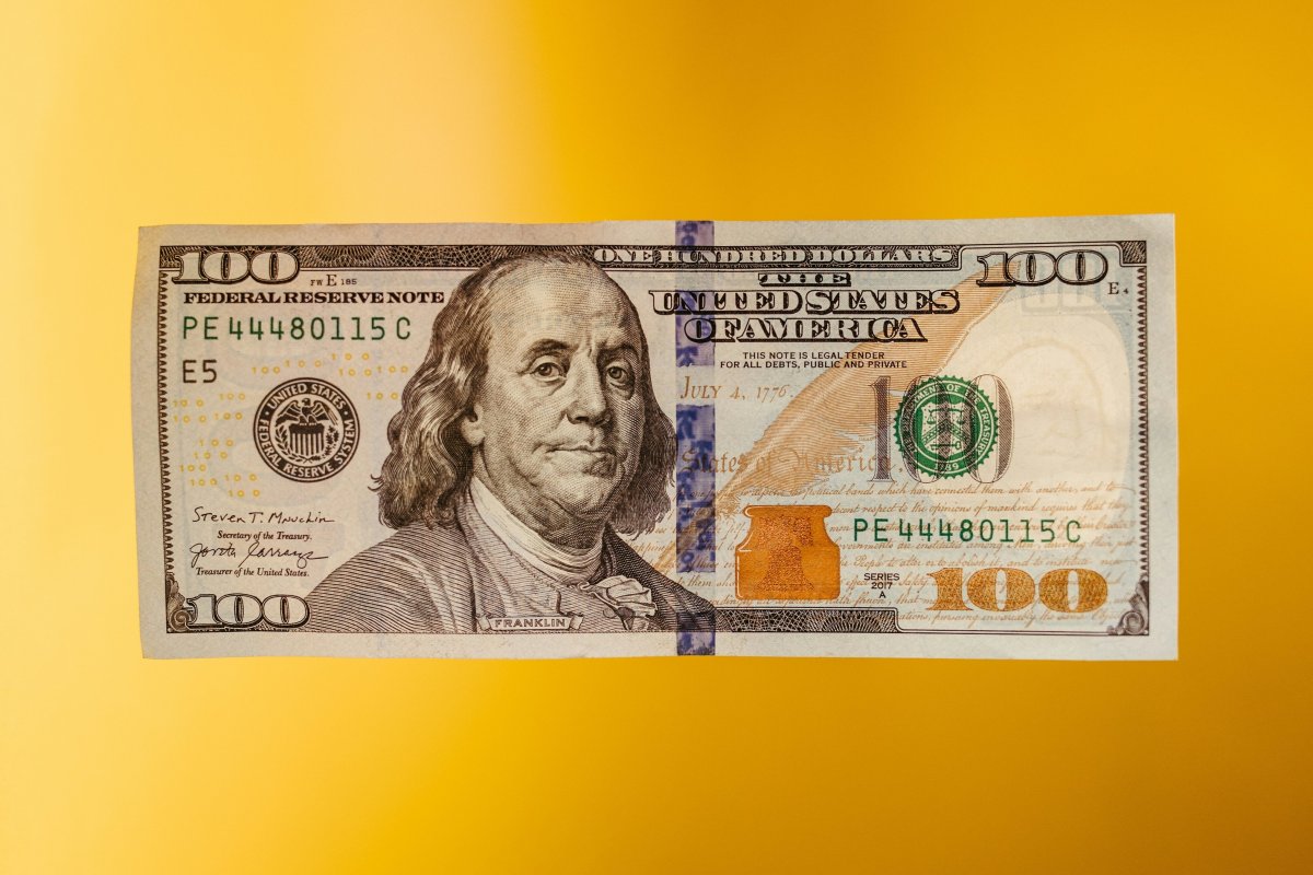 <p>Apuestas a favor del dólar a nivel global saltan a máximos desde octubre de 2022 en una segunda semana de agresivas compras</p>