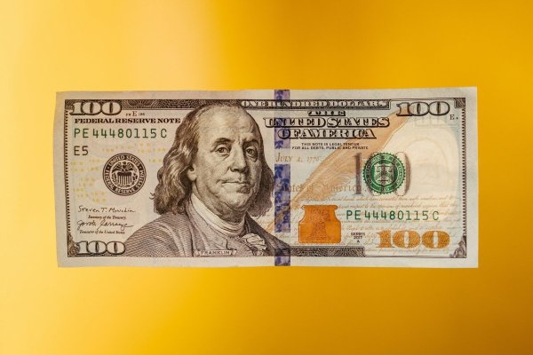 <p>Apuestas a favor del dólar a nivel global saltan a máximos desde octubre de 2022 en una segunda semana de agresivas compras</p>