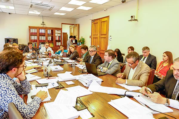 Proyecto antievasión: Hacienda posterga ingreso de indicaciones más polémicas y busca acuerdo