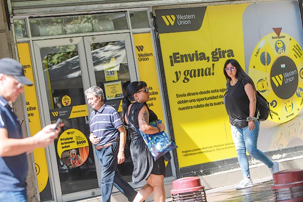 Crece negocio de envío de remesas: cobros por mandar dinero al extranjero parten desde $ 1.500