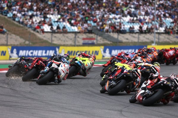 <p>Firma estadounidense propietaria de la Fórmula Uno anuncia la adquisición del 86% de MotoGP</p>
