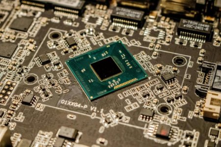 Estados Unidos anuncia asociación con México en semiconductores y evaluarán necesidades de mano de obra