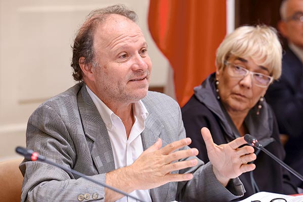 <p>Alfonso de Urresti (PS) y Luz Ebensperger (UDI), integrantes de la comisión de Constitución del Senado. Foto: Senado</p>
