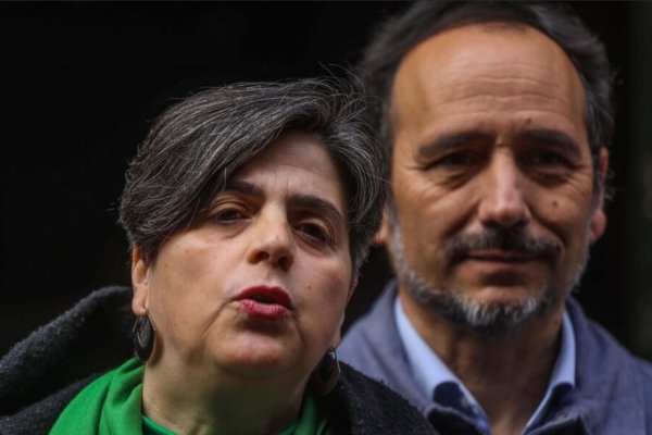 Senadores del PC ingresan denuncia ante la Comisión de Ética y piden sancionar al Evópoli Cruz-Coke