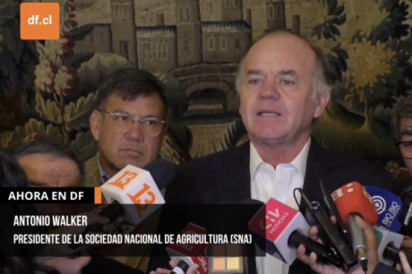 <p>Ahora en DF | SNA y representantes de Lo Valledor y Vega Central se reúnen para abordar materia de seguridad</p>