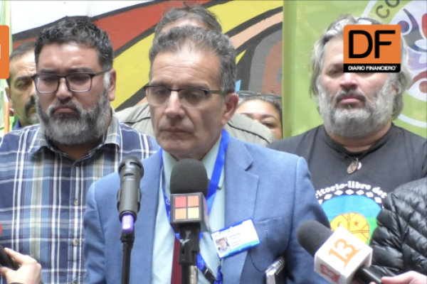 <p>Ahora en DF | Sindicatos de Huachipato tras reunión con la CUT: “Estamos desesperados, estamos contra el tiempo”</p>