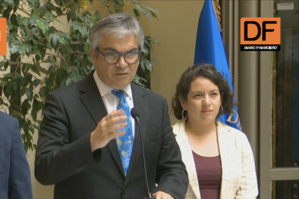 <p>Ahora en DF | Ministro Marcel destaca proyección del Banco Central y dice que “puede ayudar a disipar la nube de pesimismo”</p>