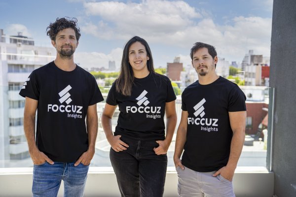 <p>De iz a der: Martín Llofriu (CTO) Claudia Van-os (COO) y Gabriel Garcia da Rosa (CEO).</p>
