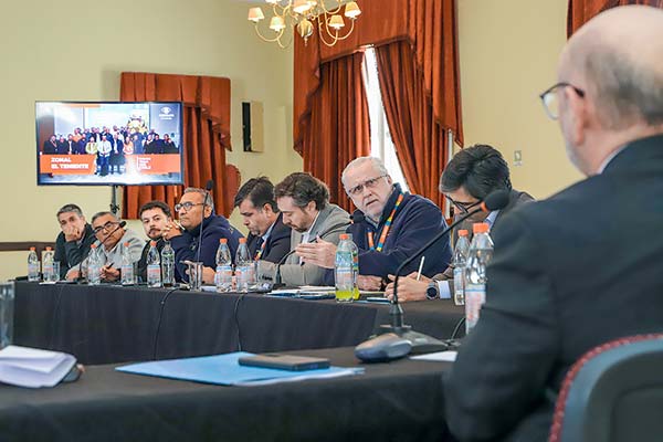 <p>Dura autocrítica de Pacheco por Codelco: "Somos una empresa pesada, una empresa lenta" que tiene "que acelerar sus procesos de toma de decisiones"</p>