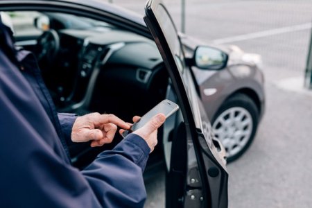 Chilena Lolocar comienza a operar en Uruguay tras comprar OlaCar, su competencia en ese mercado