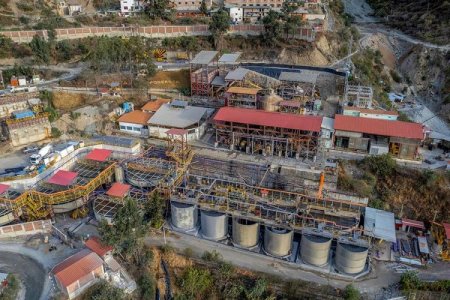 Mina peruana Poderosa sufre ataque vinculado a minería ilegal: dinamitaron dos torres de alta tensión