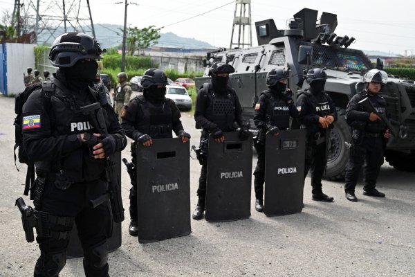 <p>En medio de un fuerte operativo policial, Jorge Glas fue trasladado este sábado a la cárcel de alta seguridad en Guayaquil, denominada La Roca.</p>