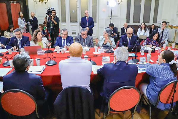 <p>Pensiones: Jara y Yazigi se enfrentan por edad de jubilación</p>