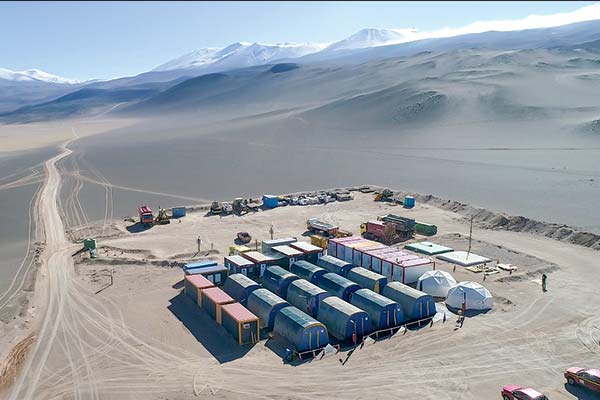 <p>Vista de campamento de la campaña de exploración que realiza Enami en los salares del sistema Alto Andino.</p>