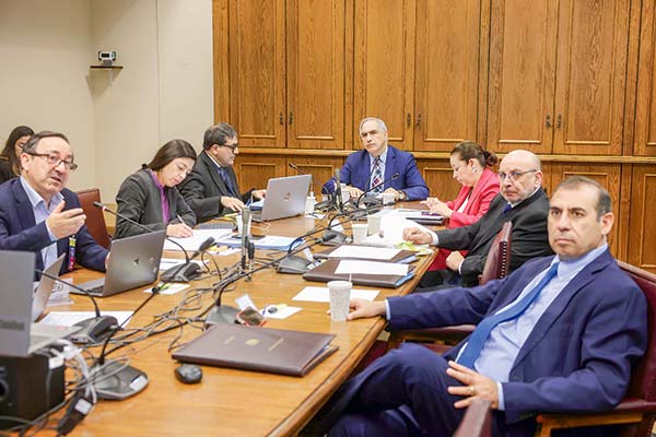 <p>Asociación de Isapres informa que sus aseguradoras registraron pérdidas por $ 18 mil millones el primer trimestre</p>