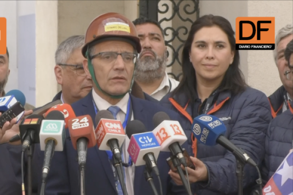 <p>Ahora en DF | Sindicatos de Huachipato afirman que “ha cambiado el diálogo” tras reunión con el Gobierno: “Estamos tranquilos, esperando el trabajo de la Comisión”</p>