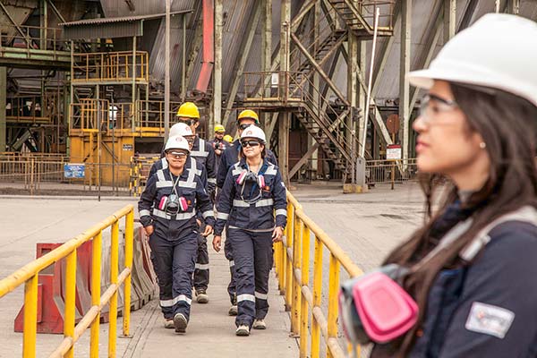 <p>Mineras reconocen que aún hay sesgos en el sector contra las mujeres</p>